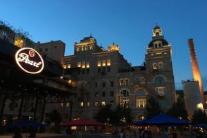 Cozy Downtown Guest House 2br/1ba Sleeps 8, San Antonio