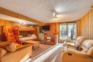 Half Mile to Ski Slopes: Conway Condo w/ Hot Tub! Apartments, North Conway