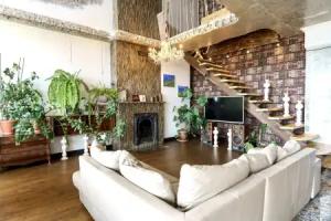 ApartMari Shikarny 4-komnatny loft v tsentrea (ul.Gagarina, 1), Kaliningrad