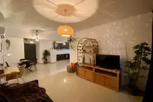 Fat Cow Apartment 102, Livadhia