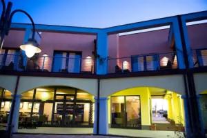 Marina Place Resort, Genoa