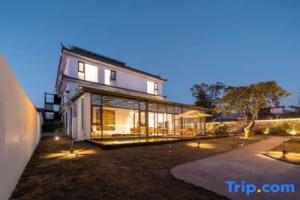 Sunshine pick up ｜ Coffee Private Custom Light Luxury Resort Hotel, Lijiang