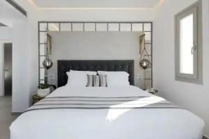 Phos the Boutique, Akrotiri