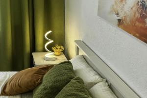 Studio apartment on Dmitry Mendeleev street 2k2, Tyumen