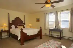 The Oval Door Bed and Breakfast Inn, Eugene