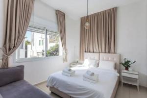 2 bedroom apartment by Hilton Beach, Bnei Brak