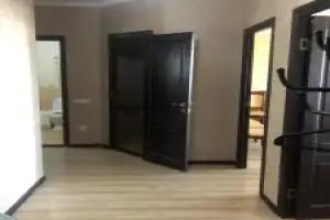 Odnokomnatnaja VIP rjadom ploschad' Isataja i Mahambeta Apartments, Atyrau