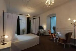 Hotel Kastel, Mile