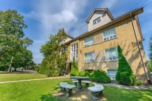 Elegant Brand New Apartment in Central, Burlington