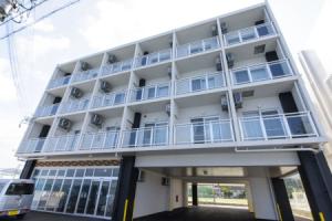 Mr.KINJO in OCEAN TERRACE Apartments, Motobu