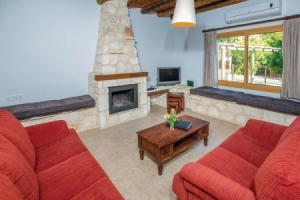 Nice Home in-paphos With Wifi and 3 Bedrooms, Miliou