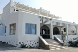 Artemis Hotel, Tourlos