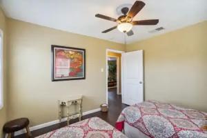 Quaint Home ~ 1 Mi to Downtown! Tourist base, Midland