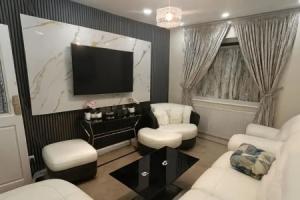 House-sleeps 5 Person -etihad Stadium 15 min Drive, Manchester