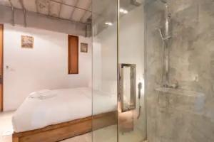 ELLA Bar, Bistro & Bed, Patong