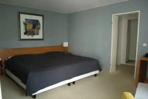 Hotel Kaiserswerth, Dusseldorf