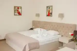 Hotel 52, Odessa