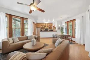 Urban Cowboy Villas - Heart of 704, Austin