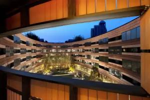 HUALUXE Shanghai Twelve at Hengshan by IHG, Shanghai