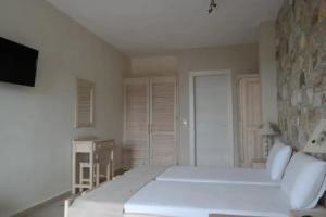 Agorastos Suites, Kinira