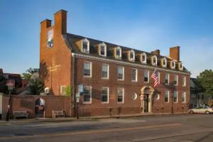 Crow's Nest Apartments, Newport