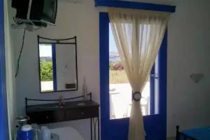 The Millers House, Adamas