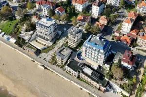 La Boheme Hotel, Obzor