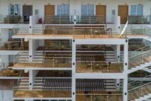 Reef Edge, Maldives Hotel, Thulusdhoo