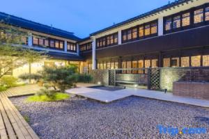 Zhenfengxuan Holiday Courtyard Hotel, Suzhou