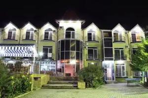 Delta Hotel, Ureki