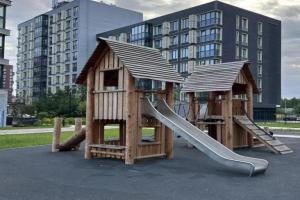 Moon72 on Sergei Dzhanbrovsky street 17, Tyumen