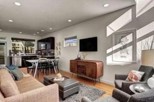 Fremont Jet City Townhome Apartments, Seattle