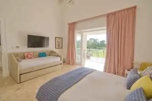 Modern Villa w Golf and Lake View in Beach Resort, Punta Cana
