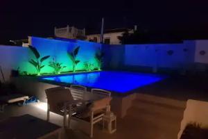 Lovely Bungalow for Four Close to Beach and City in Cottage, Torrevieja