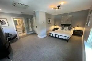 Spacious 1 Bed/1 Bath In Downtown - Unit 5 1 Bedroom Home, Newport