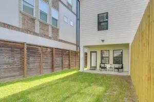 Walkable E Downtown Townhome: Pet-friendly Apartments, Houston