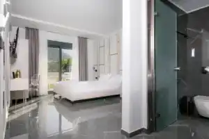 B&D Luxury Suites, Skala Potamias