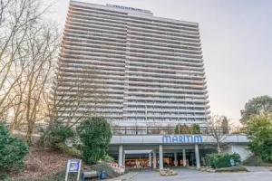 Stunning Apartment in With Wifi, Outdoor Swimming Pool and Heated Swimming Pool, Timmendorfer Strand