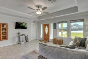 A Wave From It All 3 Bedroom Home by RedAwning, Rockport