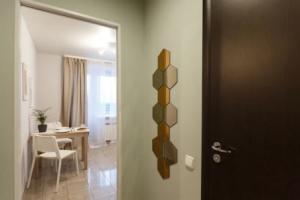 Dve podushki na ul. Petina, d. 25, kv.78 Hotel, Vologda