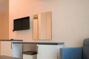 Meryam Suit Deluxe Apartments, Side