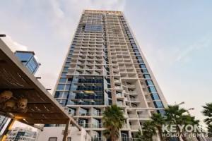 Sleek Studio in Privé with Stunning Canal View, Dubai