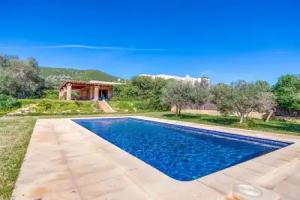 Serene Holiday Home in Ibiza With Private Swimming Pool, Playa d'en Bossa