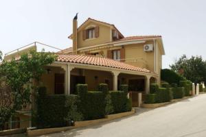 Epi Apartments, Lourdhata