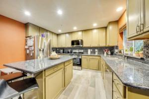 Pet-friendly Retreat 6 Mi to Puget Sound! Tourist base, Seatac