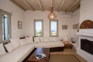 Baroness in Mykonos With 5 Bedrooms and 4 5 Bathrooms, Mykonos City