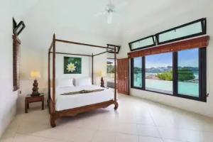 Luxury Beachfront Tai Pan Villa, Panwa