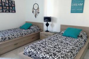 Luxury Seafront Apartment With Pool, St. Pauls Bay