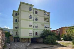 Club House Apartment with Garden and Pool, Budva