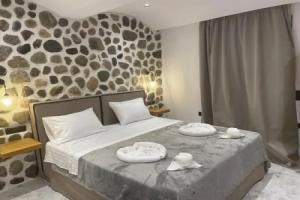 Latramys Suites, Mikri Vigla